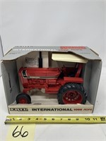 ERTL Special Edition IH 1066 ROPS 1/16 Scale