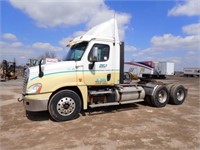 2014 Freightliner CA125DC Cascadia T/A Hiway Tract
