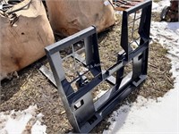 New universal quick tach skidloader pallet fork