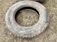 285/75R24.5 truck tire