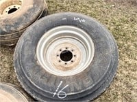 425/65R22.5 tire and rim