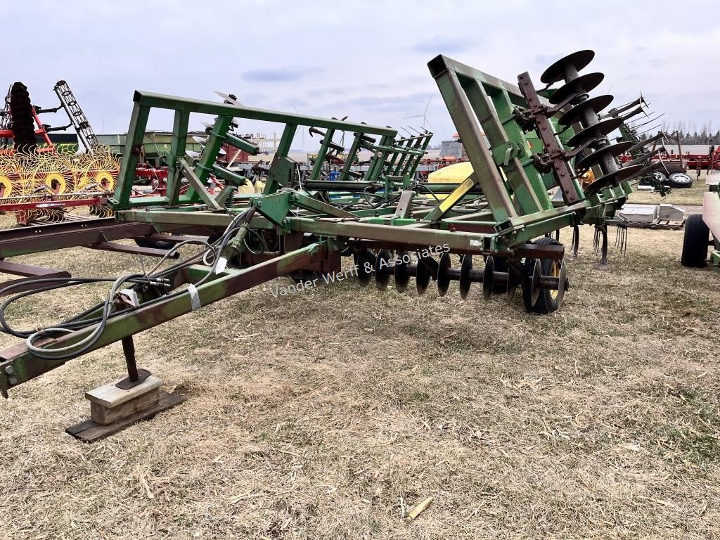 John Deere 722 soil finisher, 20'