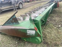 John Deere 843 8-row 30" corn head