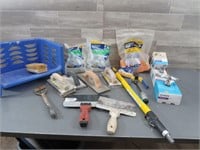 VARIETY OF TILING TOOLS / PAINT POLE