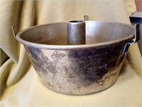 Vintage Metal Bundt Pan