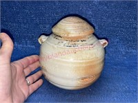 Vtg signed pottery jar w/ lid - 6in tall