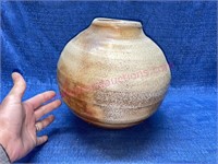 Lrg Vtg signed pottery vase - 9.5in tall