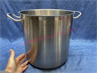 Lrg stainless steel stock pot (no lid)