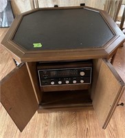 8 Sided Magnavox Stereo model Turntable
