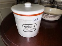 CERAMIC ONION JAR