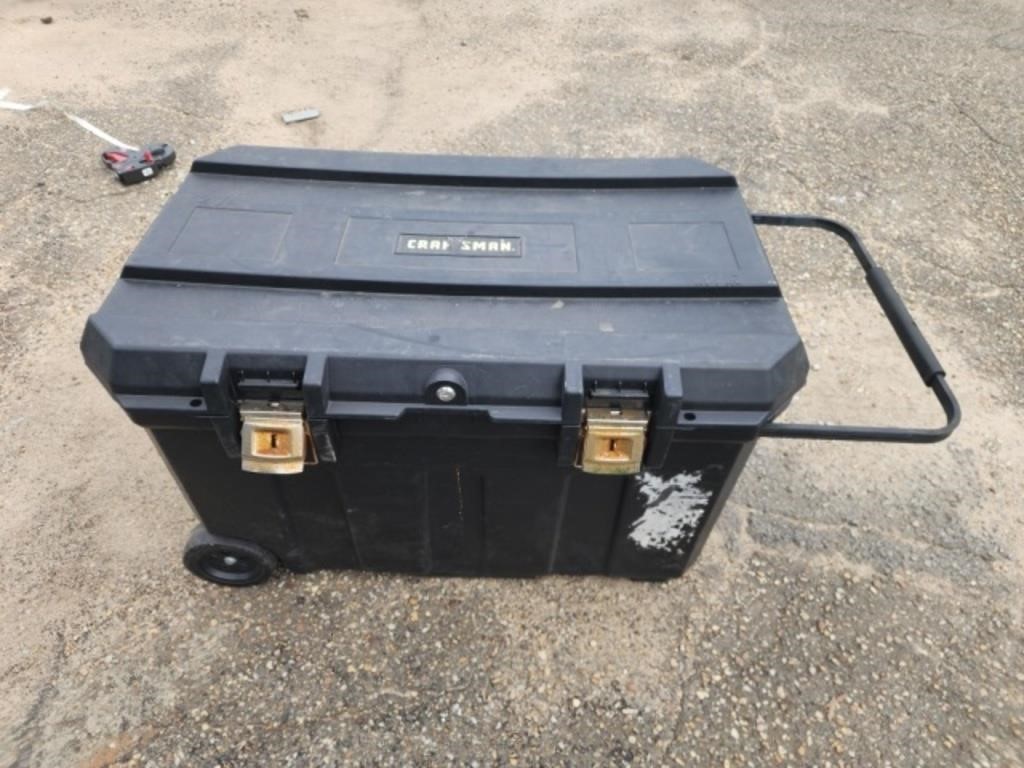 Craftsman rolling tool box