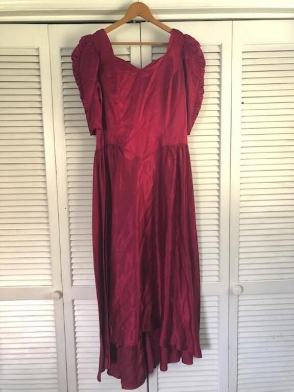 VINTAGE CLOTHING AUCTION - ENDING 4/7/2024