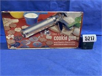 Metal Cookie Gun w/Pastry Decorator