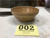 Sign USA pottery bowl , has hairline crack