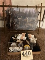 Box of animals &
Deer picture