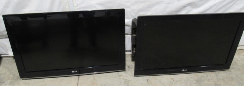 Lot - (2) LG 32" TV's