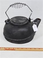 Cast Iron Tea Pot/Kett;e