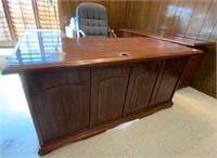 Wooden Desk w/Return Credenza & Executive Chair