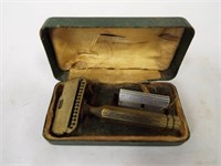 Ever Ready Safety Razor in Case with Extra Razors