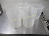 Lot of 5 Rubbermaid 8 Quart Containers - 71