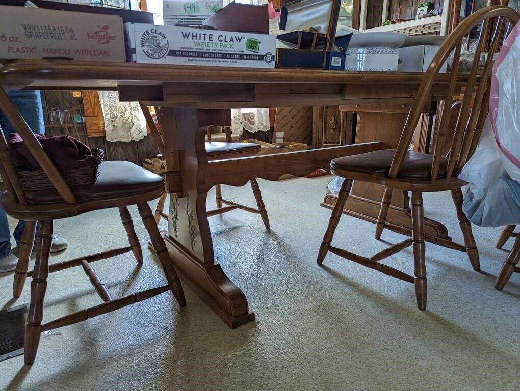 Kitchen Table, Leaf, 6 Rolling Chairs