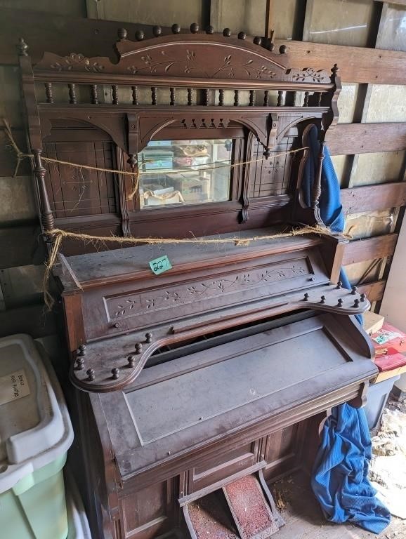 Antique Piano you load out