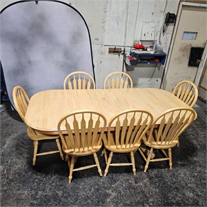 Beautiful table and 7 swivel chairs.