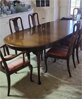 Queen Anne style table and 6 chairs also has a