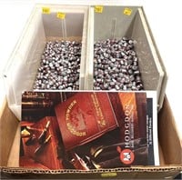 Lot: .40 Cal. bullets and 2 reloading manuals