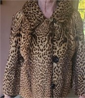 Vintage Wolf Wiles Lexington Ky leopard print fur