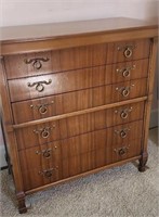 6 drawer chest of drawers approx size is 43 x 21