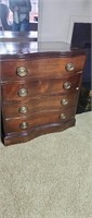 Vintage 4 drawer Chest approx size is 28 x 17 x