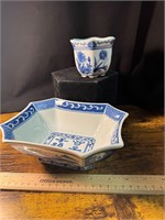 RARE BOMBAY BLUE AND WHITE DISH .CUP