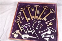 Vintage Asst of Skeleton Keys and More