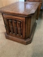 End table 19 x 26 x 20" tall
