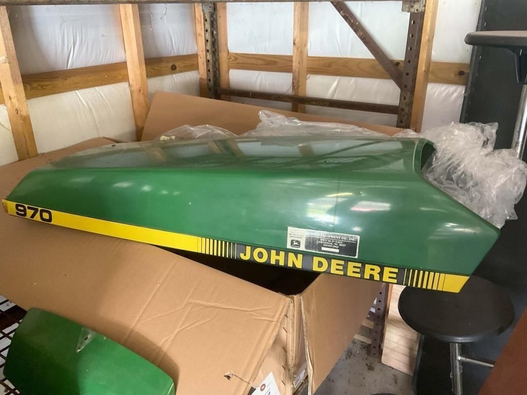 JOHN DEER 970 TRACTOR HOOD