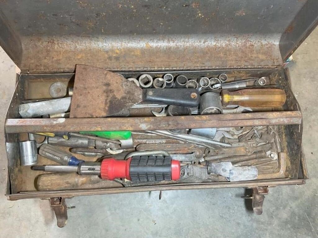 METAL TOOL BOX WITH CONTENTS, SOCKETS, SCREWDRIVER