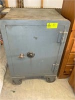 METAL SAFE 27 INCHES, 24 INCHES DEEP, 41 INCHES TA