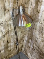 ADJUSTABLE FLOOR LAMP 69 IN TALL