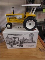 minneapolis moline G550 toy tractor w/box