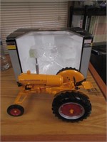 minneapolis moline UTE toy tractor w/box