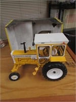 minneapolis moline G750 toy tractor w/box