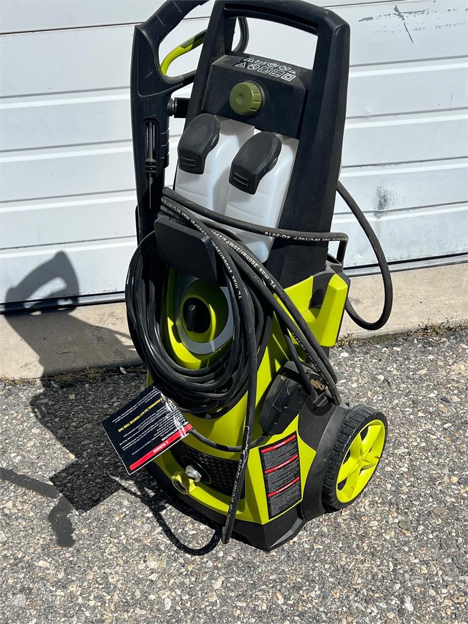 LARGE PRESSURE WASHER ON WHEELS