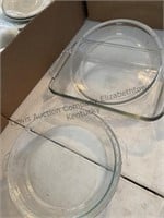 Two Anchor Ovenware glass pieces, two Pyrex pie
