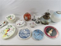 COLLECTILE CHINA & GLASSWARE LOT: