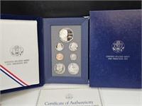 1993 U.S. Mint Prestige Coin Set  Silver Dollar +