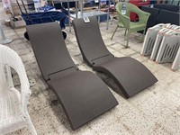 PAIR OF PLASTIC FOLDABLE LOUNGERS