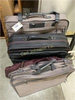 LOT OF 4 LUGGAGE