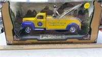 HALL OF FAME COLLECTION 1951 FORD TOW TRUCK 1/25