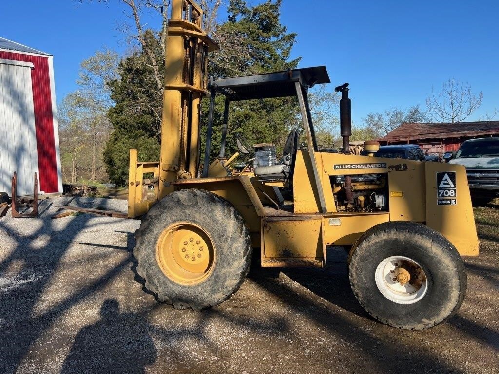 ALLIS CHALMERS 706 C FORK LIFT ALL GOOD